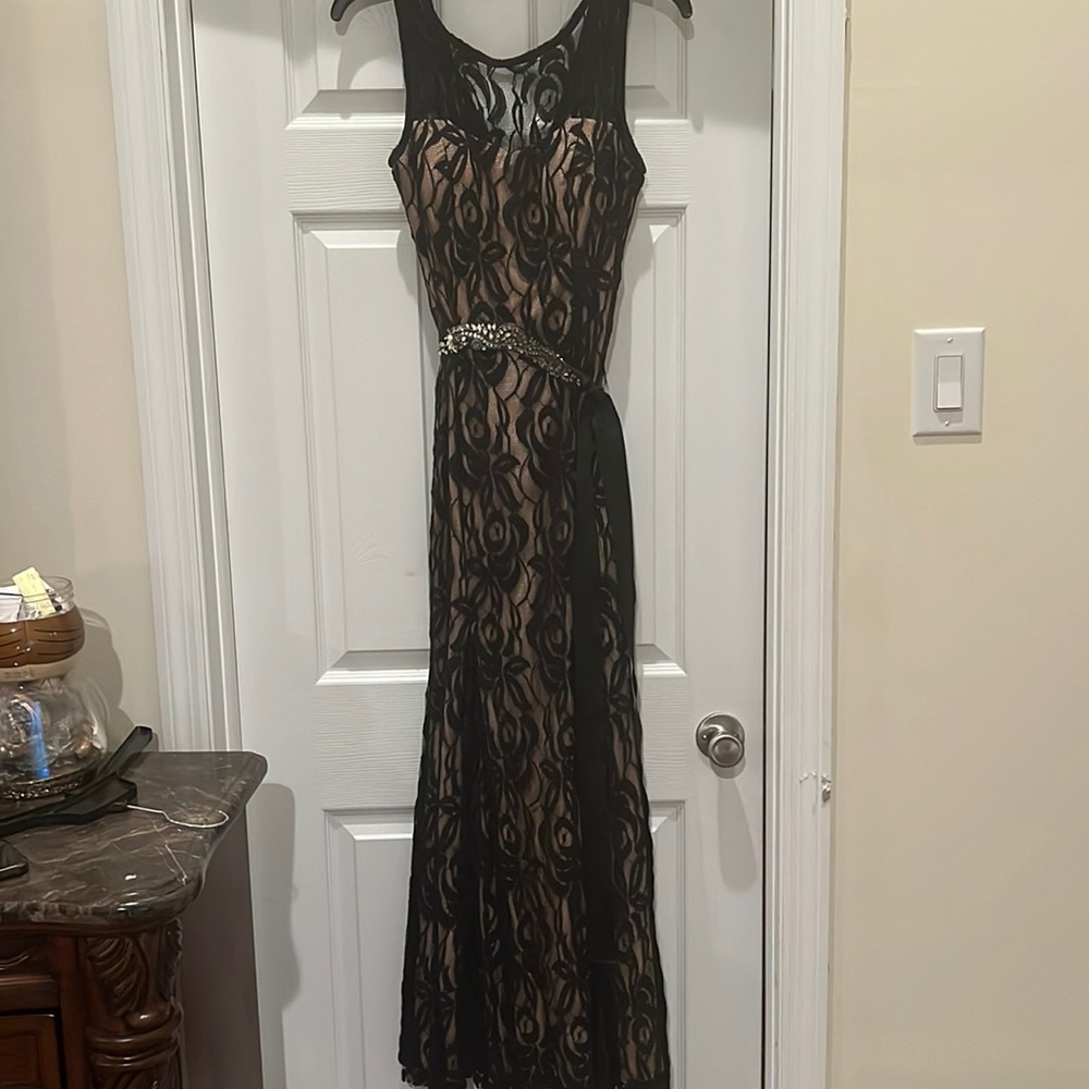 Black Lace Rose Dress Nude Skin Color Lining Sparkly Belt Size Medium Brand Juno